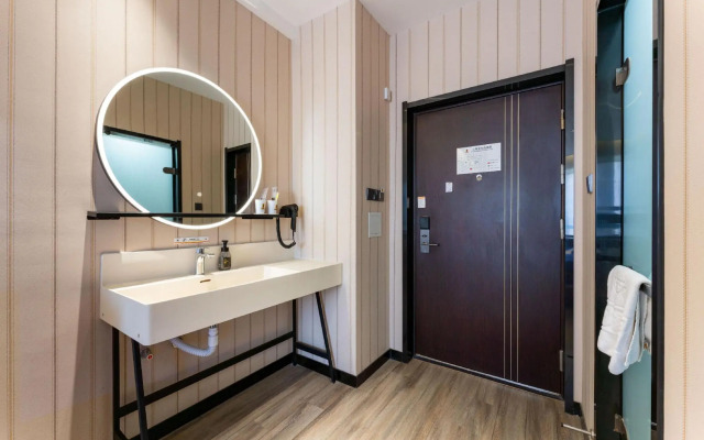 Super 8 Hotel (Jinan  Pengjiazhuang Metro Station Licheng Second Middle School)