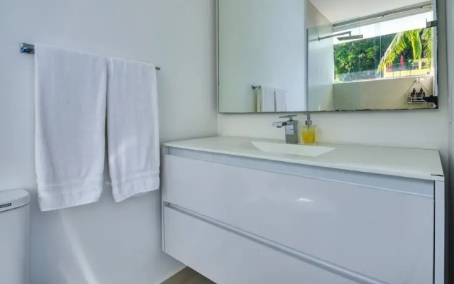 Luxurious 2BR Condo - Amazing Ocean View - Pool