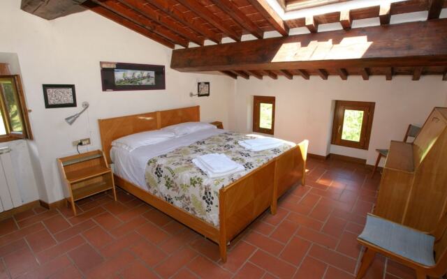 Stylish Holiday Home in Castelnuovo Dei Sabbioni with Pool