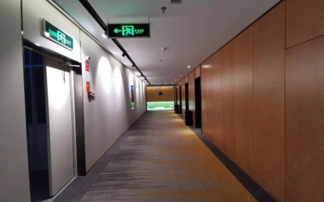 Super 8 Hotel Premier (Anyang High-speed Railway Yingbin Park)