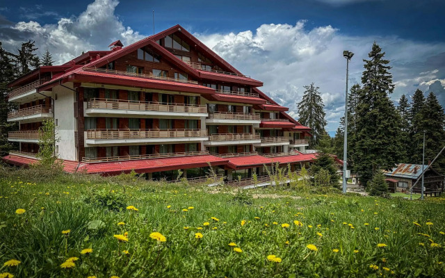 Yanakiev Club Hotel