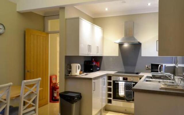 Llys Celyn - Holly Farm