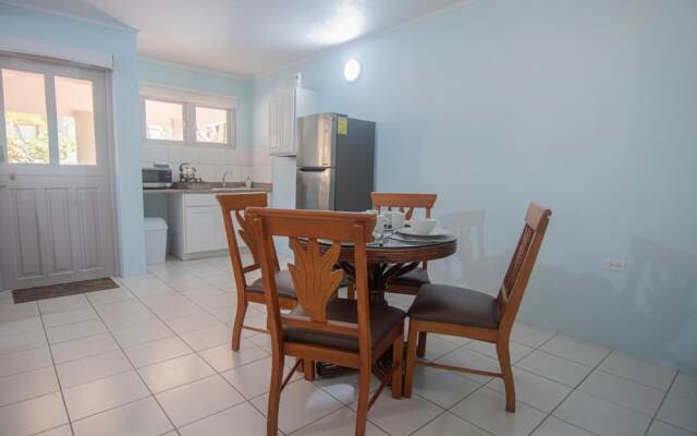Quiet Cozy Central Close to the Beach Pool
