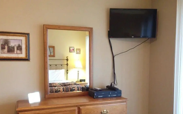 Brookside Walk In-Meadow Brook Resort