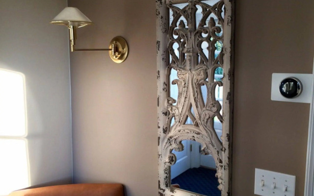 Benchmark Inn