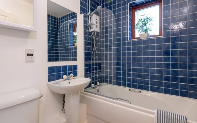 Spacious Flat In Stockbridge