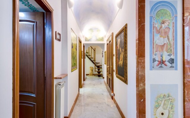 Large and Charming Flat Near Termini