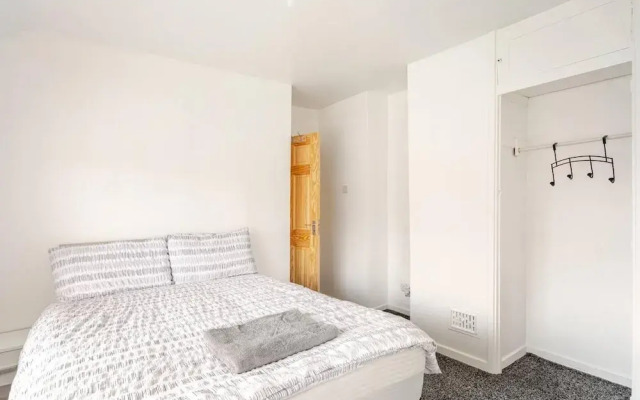 Charming Haven House Right Next To Moss Bank Park