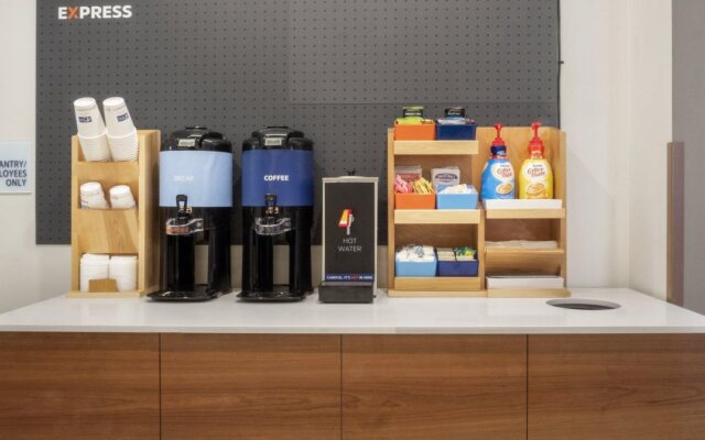 Holiday Inn Express and Suites Newton by IHG