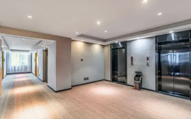 Carlton K Hotel