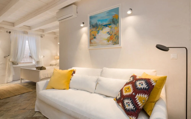Luxury Apartment Lina - III