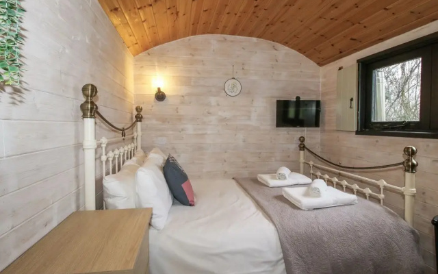 Aston - Shepherd Hut