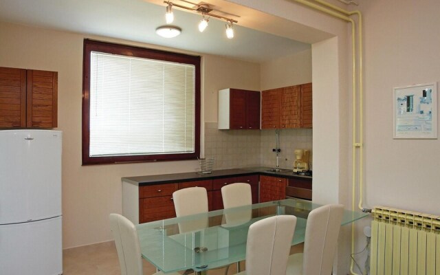 Stunning Home in Pula With Wifi, 2 Bedrooms and Jacuzzi