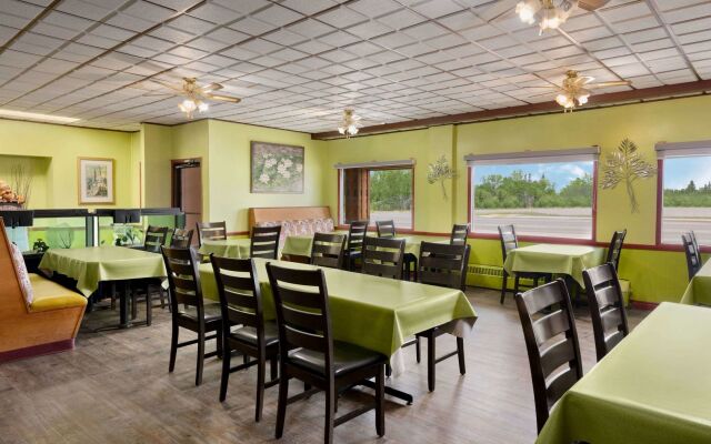 Coast Dawson Creek Hotel