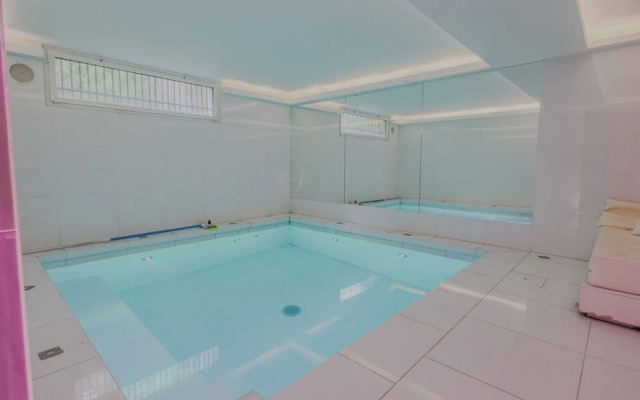 Mansion With Swimming Pool - 5bd/10p - Neuilly