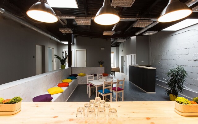 Fabrika Hostel - Vozduh Group