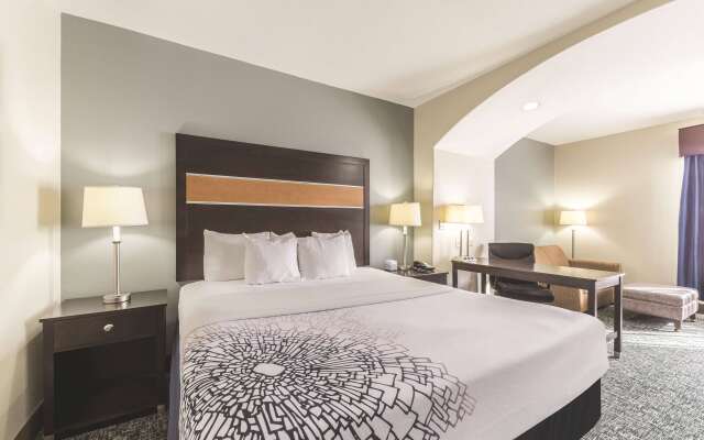 La Quinta Inn & Suites by Wyndham Tulsa - Catoosa Route 66