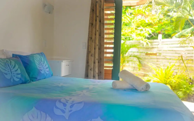 Dorothy's Muri Beach Bungalows