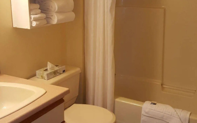 The Cedarwood Inn & Suites