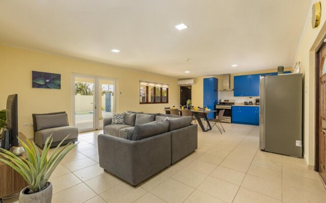 Remodeled 3BR w Private Pool Close to Palmbeach