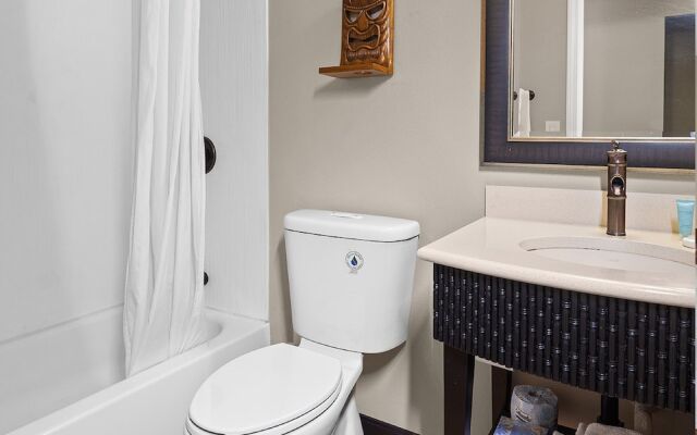 The Bamboo Waikiki 704