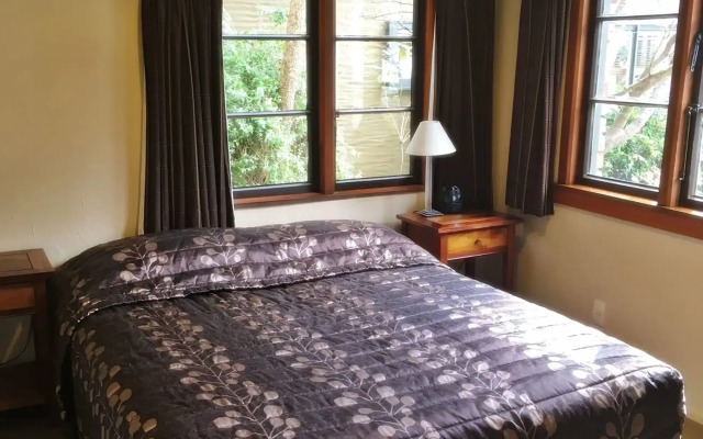 Woodlands Motels and Apartments