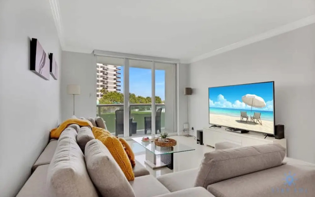 Beautiful apartment with pool and gym