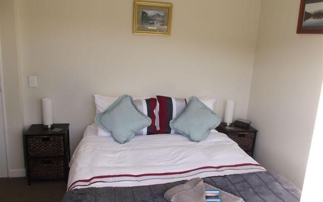 Longhouse Bed and Breakfast