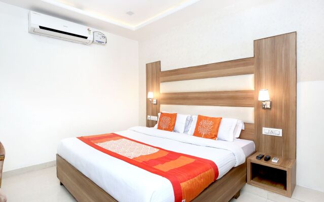 OYO 10940 Hotel Waves