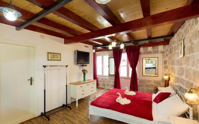 Juliette's palace studios