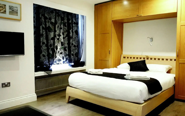 Imperial Court Suites