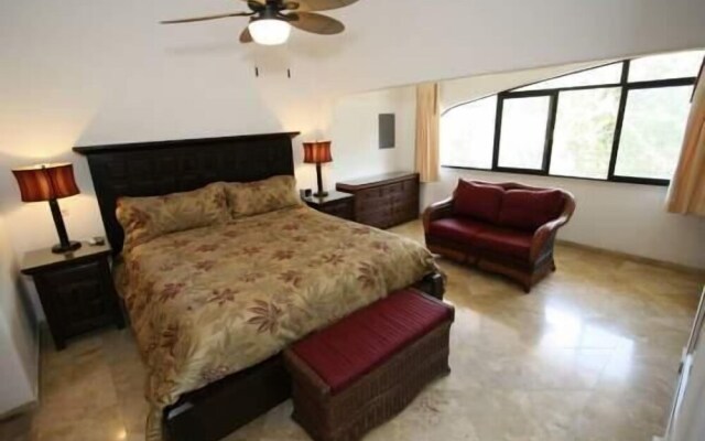 Marina Sol Condo with Jacuzzi, Easy Walk to Beach by RedAwning