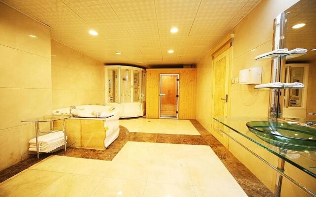 Century Plaza Qidu Hotel