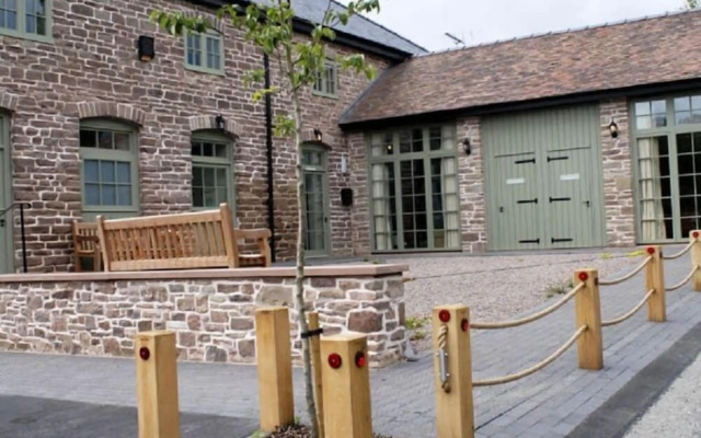 England's Gate and Coachhouse