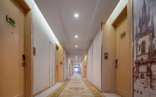 Vienna International Hotel (Nanjing Zhushan Road Metro Station)