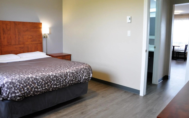 Moonlight Inn and Suites