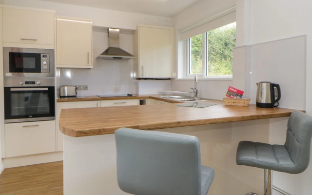 Harcombe House Bungalow 11