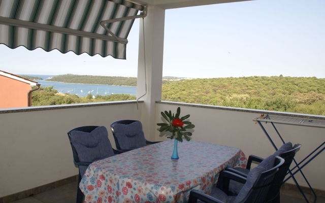 Lovely Apartment With Swimming Pool in Banjole