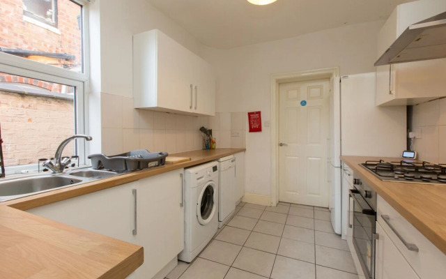 Townhouse @ 27 Electricity St Crewe
