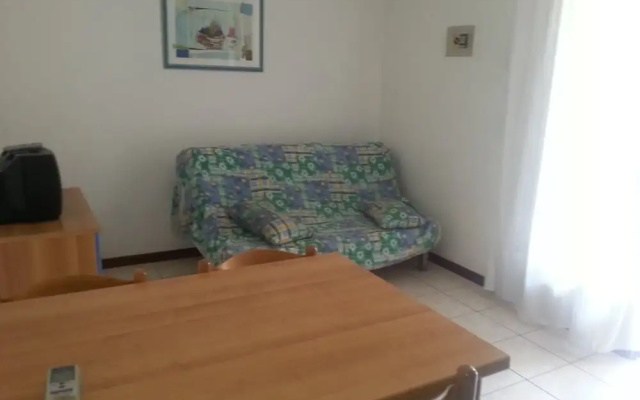Apartment With Shared Pool for 5 Guests