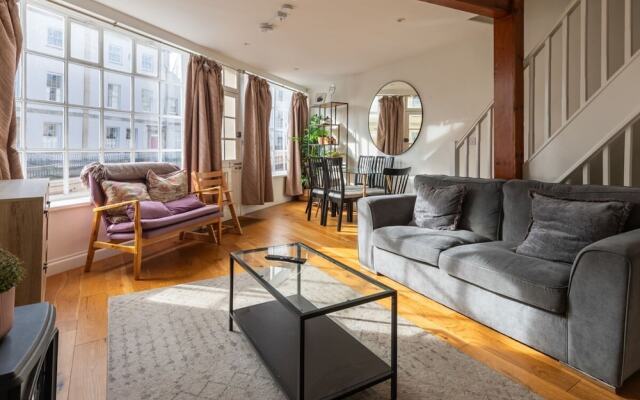 Bright & Quirky 3BD Home - Wellington Terrace!