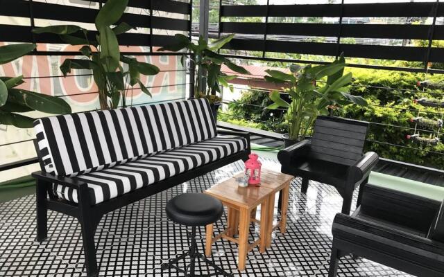 1715 House & Caff Resort Phuket