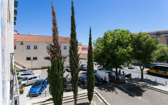 Sunlit Photographers 1bedroom Apartment in Alcântara