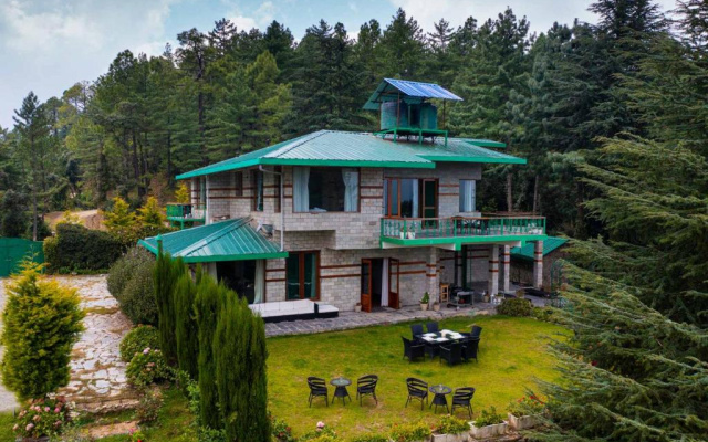 StayVista at The Woods with Indoor Fireplace & BBQ