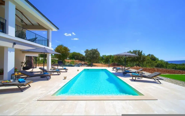 Villa Magnifica in Pinezici