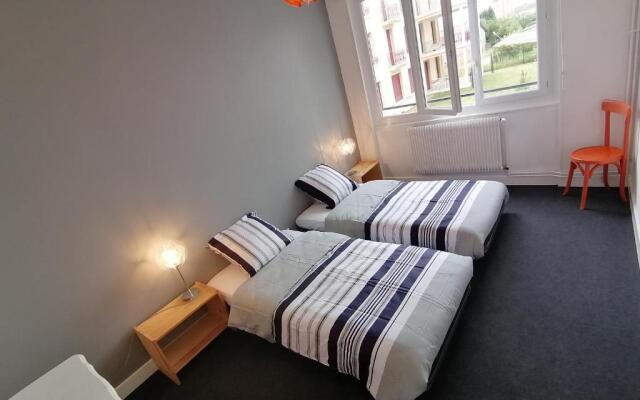 Joli F2 en face de la gare de Paray-le-Monial