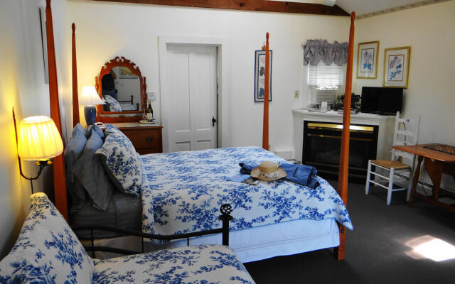 Allen Harbor Breeze Inn & Gardens