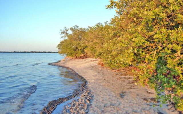 Bradenton Lakefront Home 1903