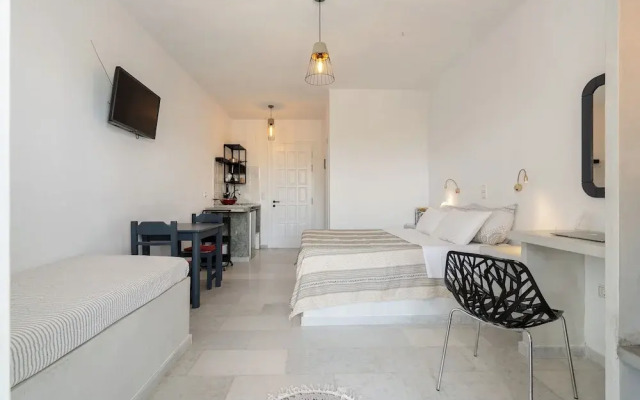 Diamantis studios apartments