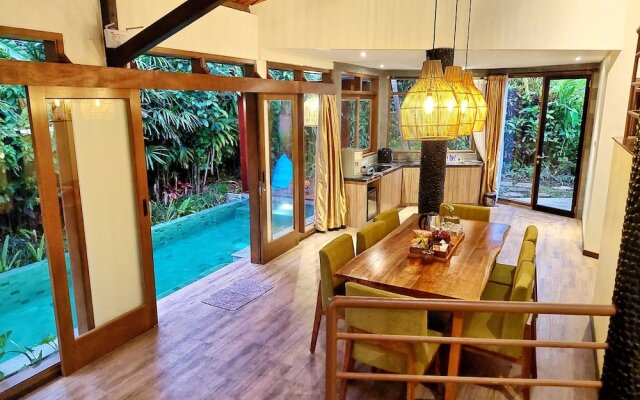 Villa 4-BR Klub Bunga No. 8 Batu Malang